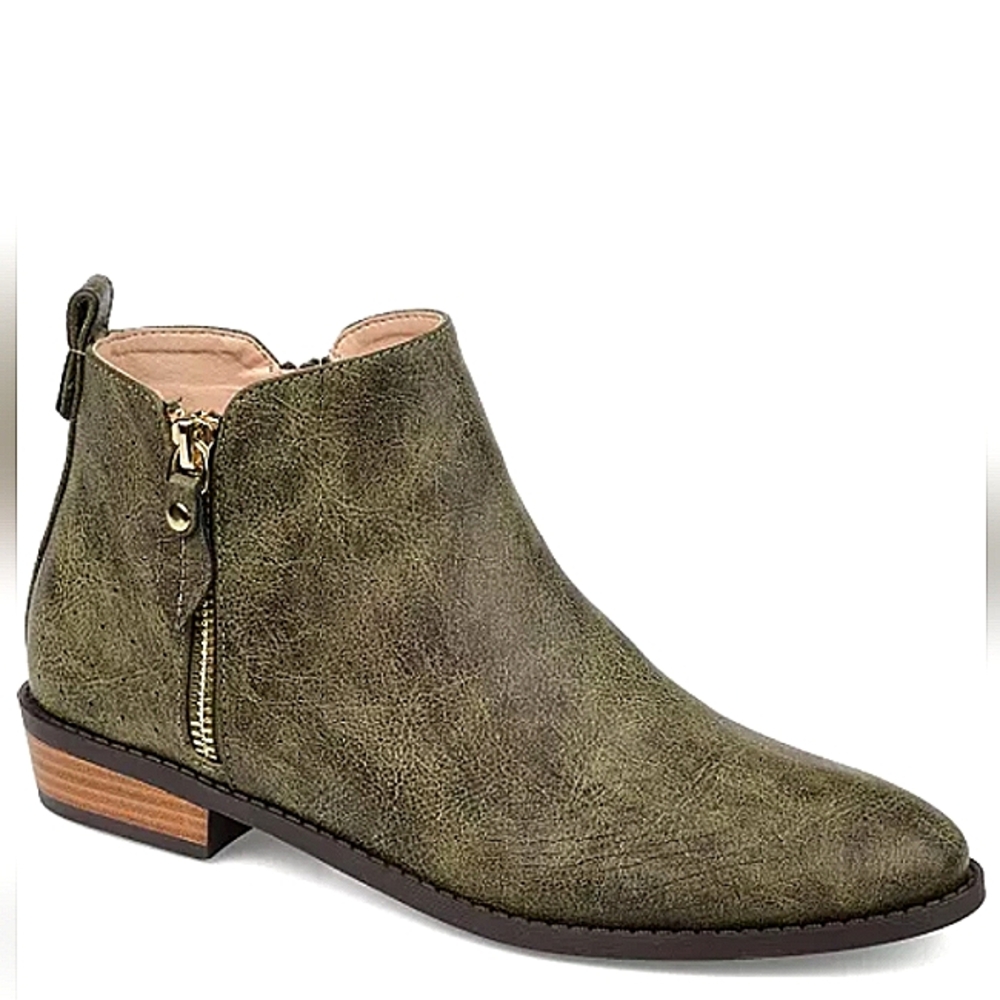 New w/Box Journee Collection Ellis Faux Leather Zip-Up Chelsea Booties Size 10